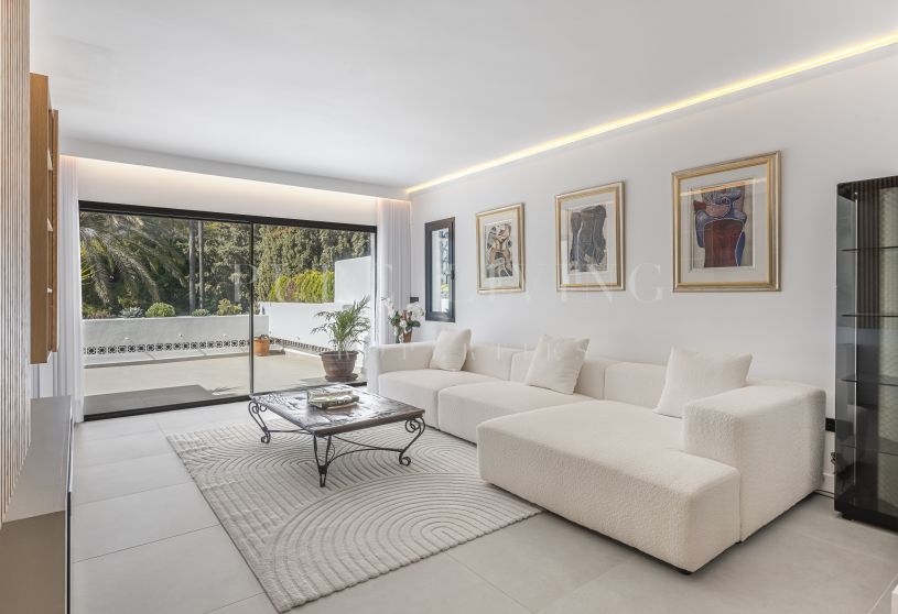 Elegant gerenoveerd 3-slaapkamer appartement met uitzicht op tropische tuin, gelegen op een toplocatie aan de Golden Mile van Marbella.