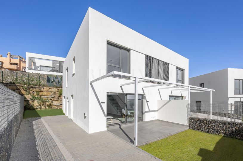 Brand New 4-Bedroom Semi-Detached Home with Sea & Mountain Views in Riviera del Sol