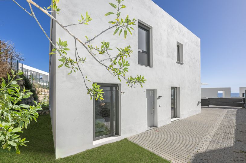 Brand New 4-Bedroom Semi-Detached Home with Sea & Mountain Views in Riviera del Sol
