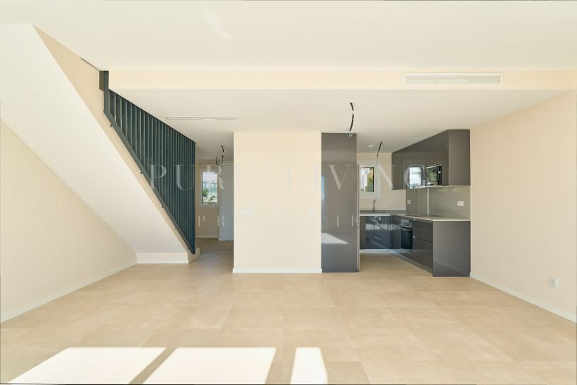 Modern 3-Bedroom Townhouse with Garden and Solarium in La Cala de Mijas