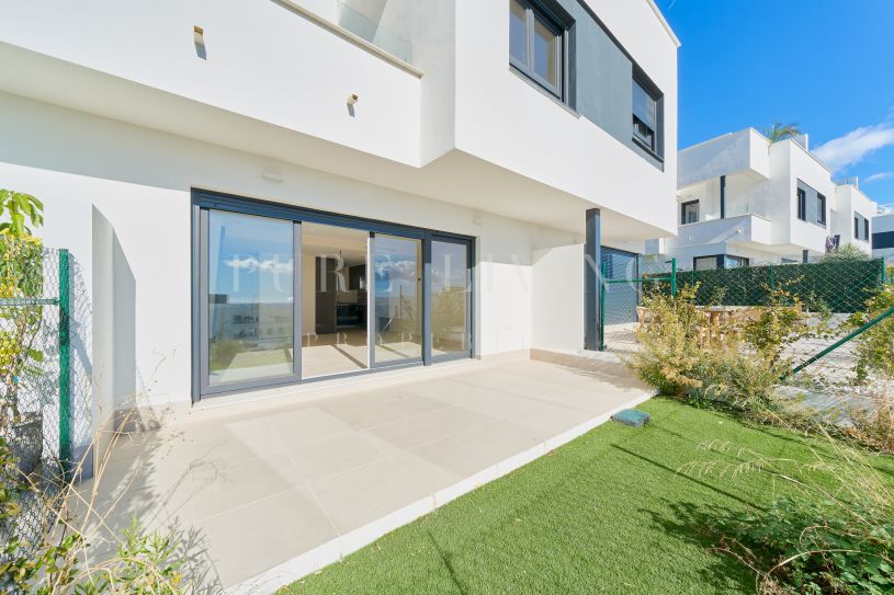 Modern 3-Bedroom Townhouse with Garden and Solarium in La Cala de Mijas