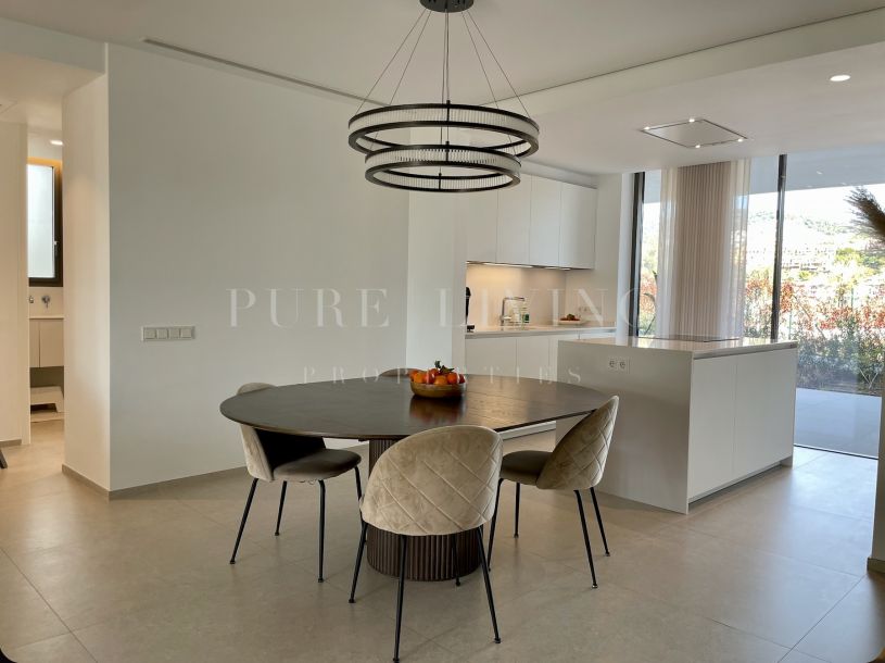 Luxury ground floor apartment with stunning sea views located in Los Arqueros, Benahavis