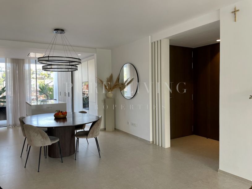 Luxury ground floor apartment with stunning sea views located in Los Arqueros, Benahavis