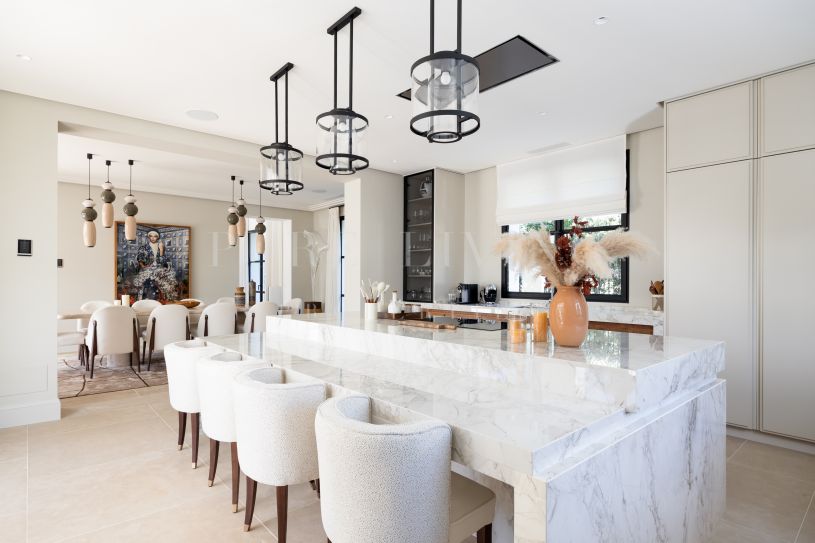 Villa for sale in Cascada de Camojan, Marbella Golden Mile