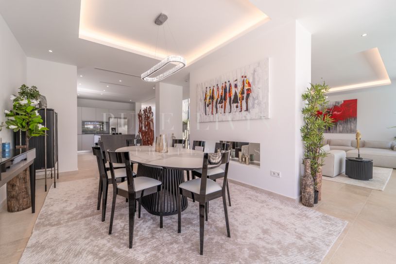 Gloednieuwe, moderne villa aan het strand in Atalaya Isdabe, Casasola