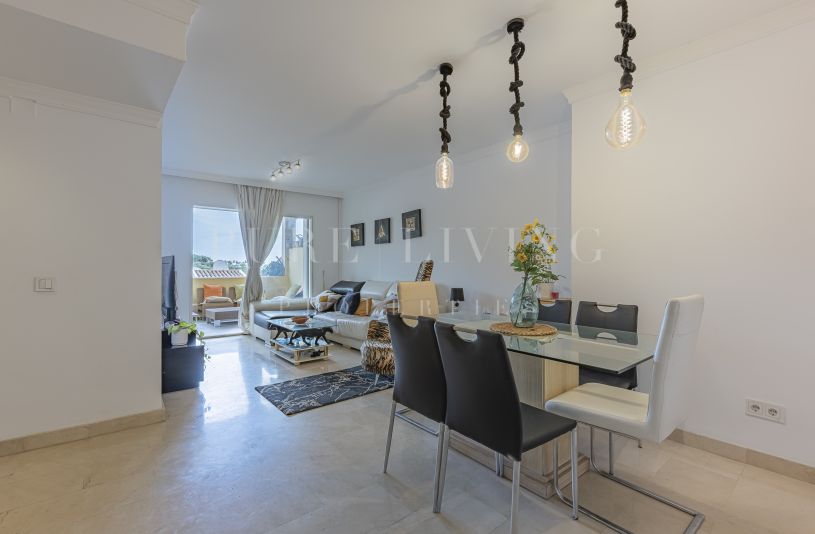 Impresionante apartamento con espectaculares vistas panorámicas en La Quinta Golf, Benahavís