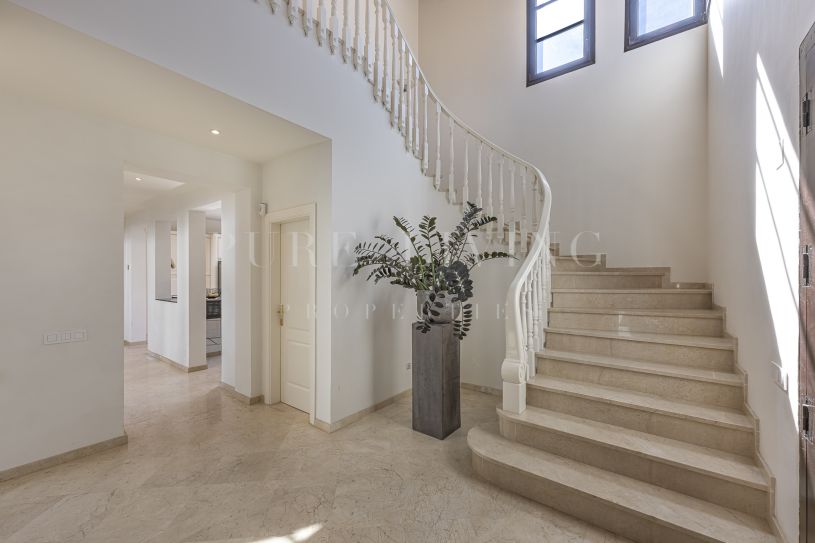 Découvrez la villa andalouse de vos rêves à La Resina Golf Course