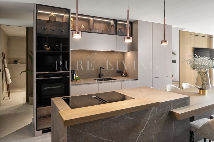 Un penthouse en duplex unique en son genre à vendre, niché dans le cœur animé du centre de Marbella.