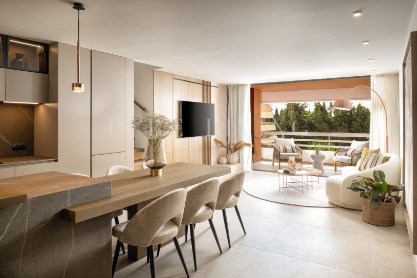 Un penthouse en duplex unique en son genre à vendre, niché dans le cœur animé du centre de Marbella.