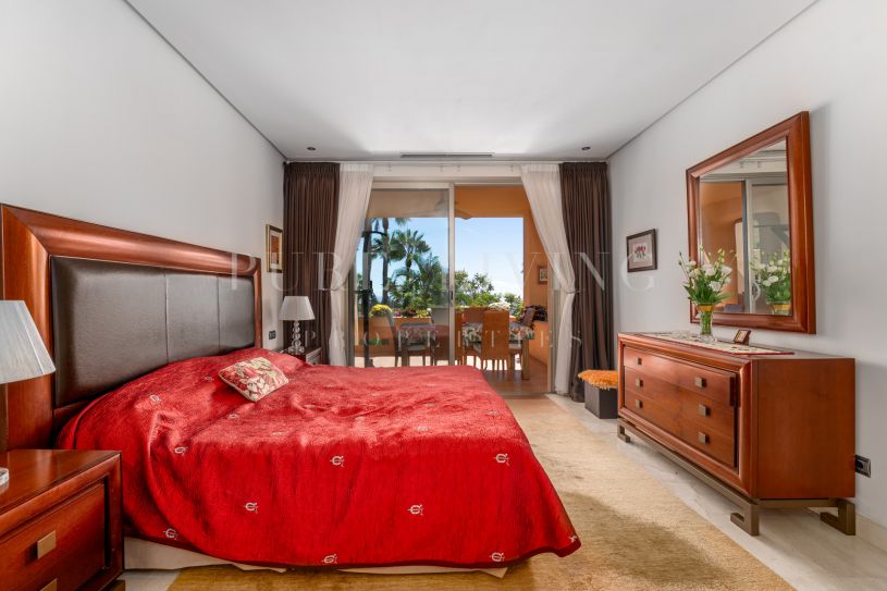 Mediterraan drie-slaapkamer appartement met zeezicht in Mansion Club