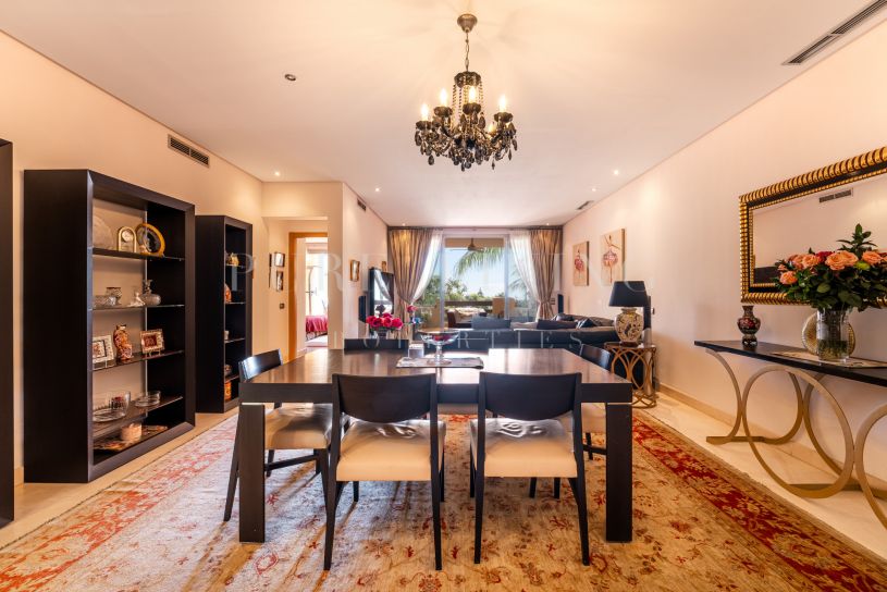 Mediterraan drie-slaapkamer appartement met zeezicht in Mansion Club