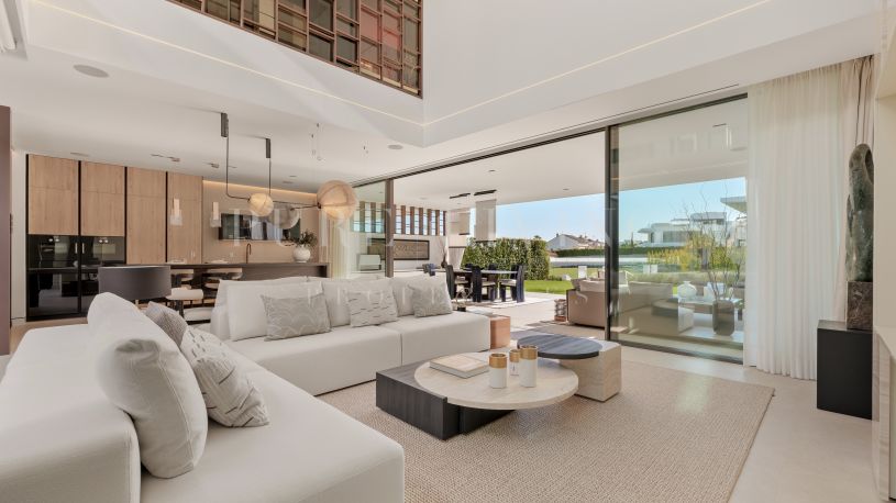 Uitzonderlijke westgerichte residentie binnen de prestigieuze gemeenschap Vilas 12