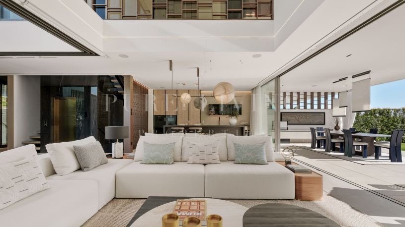 Uitzonderlijke westgerichte residentie binnen de prestigieuze gemeenschap Vilas 12