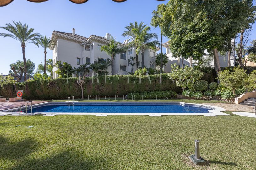 Two bedroom apartament for LT Rent in an exclusive community in El Virrey de Nagueles.