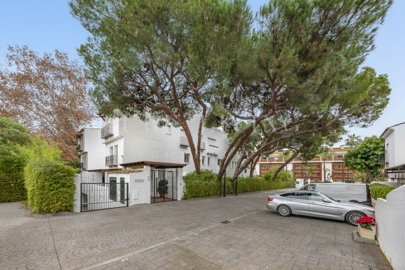 Appartement de 4 chambres avec vue sur la piscine, à quelques pas de la plage