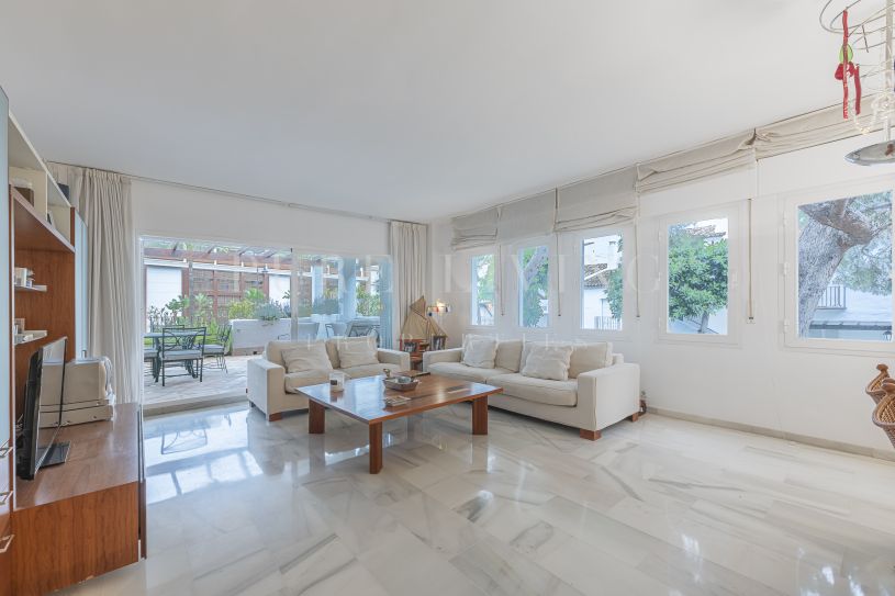 Appartement de 4 chambres avec vue sur la piscine, à quelques pas de la plage