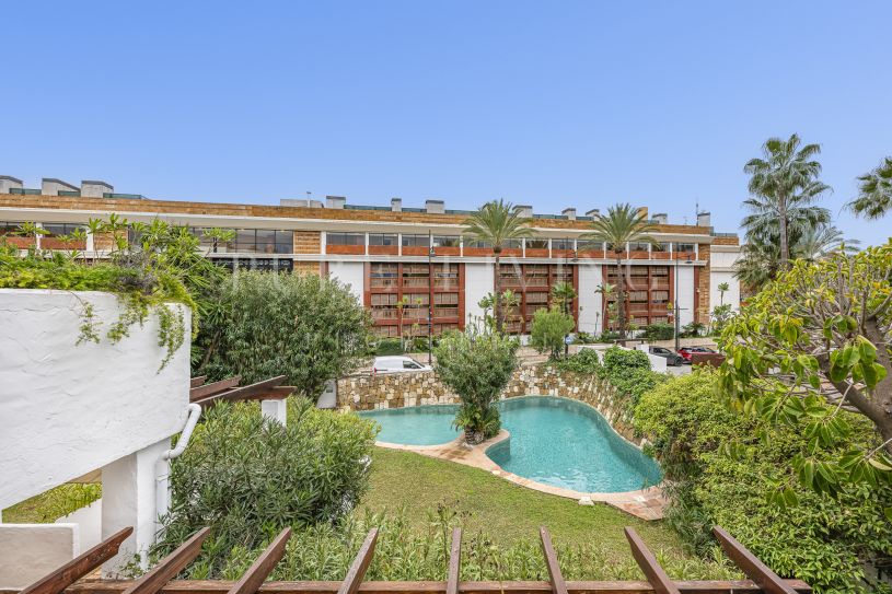 Appartement de 4 chambres avec vue sur la piscine, à quelques pas de la plage