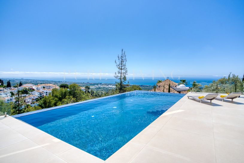 Villa contemporaine de 4 chambres avec vue panoramique sur la mer et piscine à débordement à Altos de Los Monteros, Marbella Est