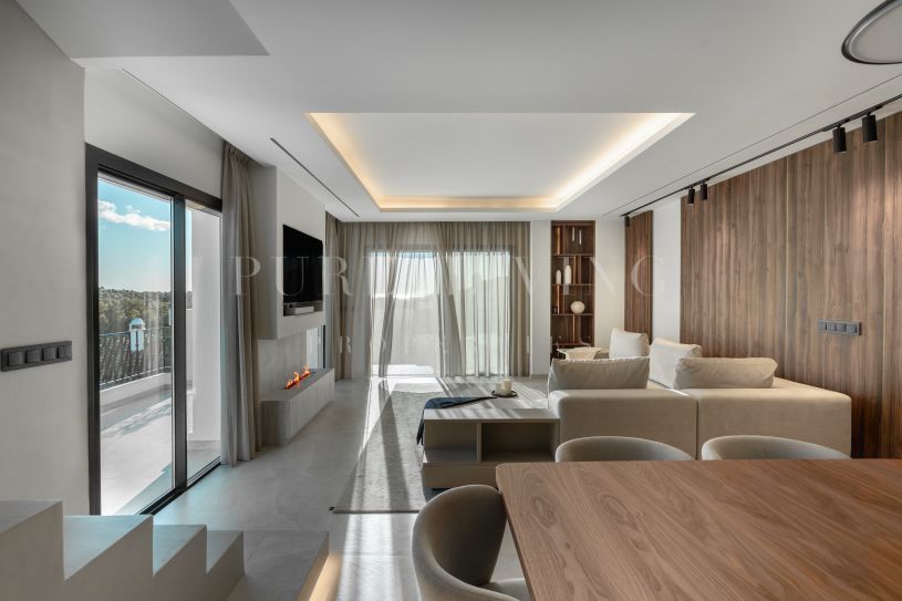 A stunning duplex penthouse in Las Lolas, Nueva Andalucía.