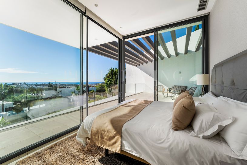 Indrukwekkende vijf-slaapkamer villa met zeezicht in La Alquería, Benahavís