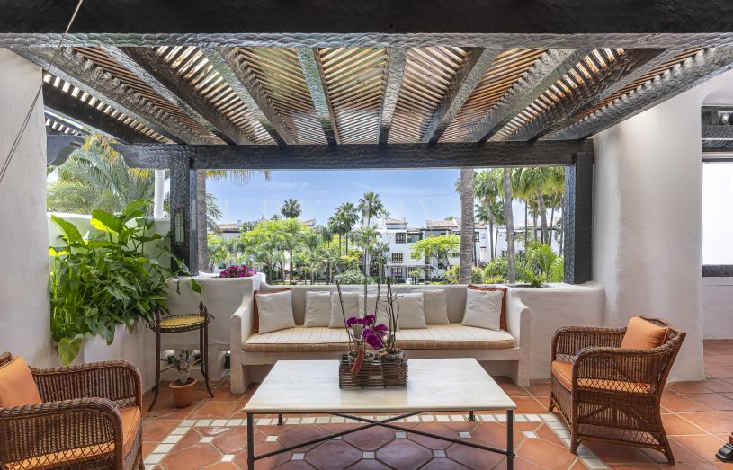 Penthouse Duplex avec Toit-Terrasse Privé et Piscine à Puente Romano