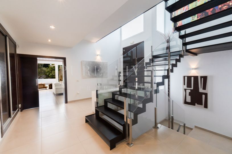 Renovated Family Villa Near Marbella Amenities