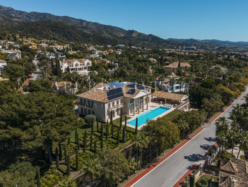 Een luxe villa in Sierra Blanca met klassiek design en modern comfort