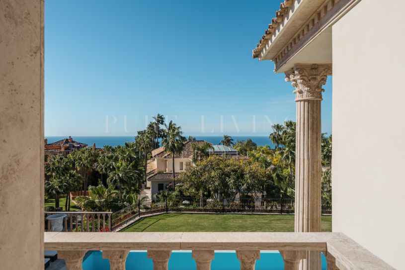 Een luxe villa in Sierra Blanca met klassiek design en modern comfort