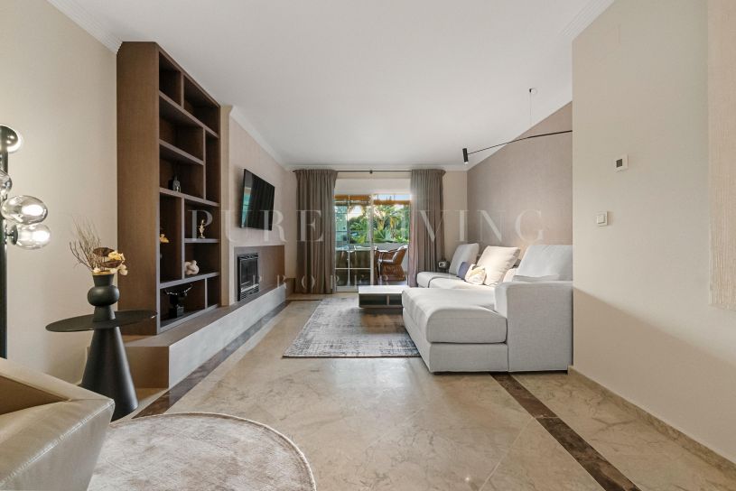 Stunning designer apartment with mountain views, located in prime Balcones de Puente Romano