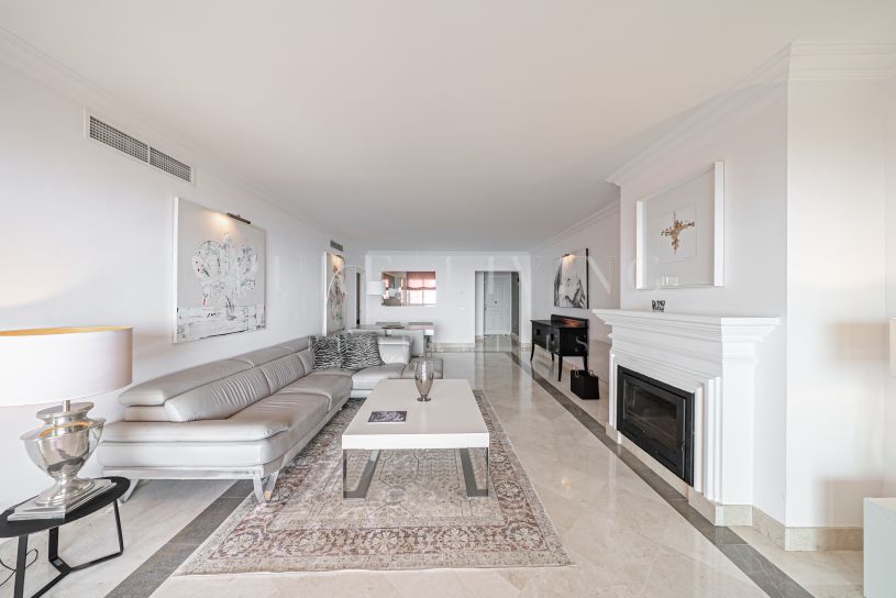 Luxury furnished apartment with panoramic sea views for sale