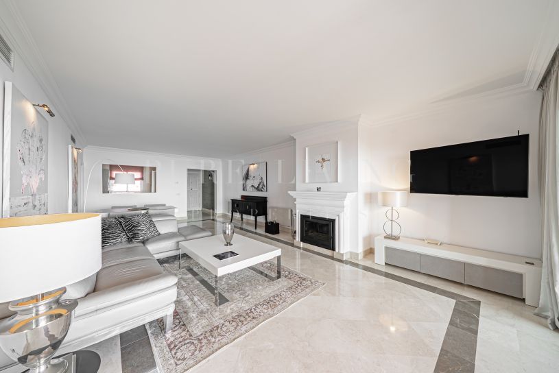 Luxury furnished apartment with panoramic sea views for sale