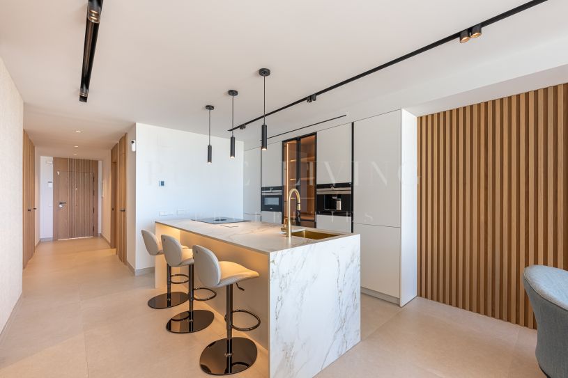 Elegant Apartment with Stunning Views in Palacetes los Belvederes