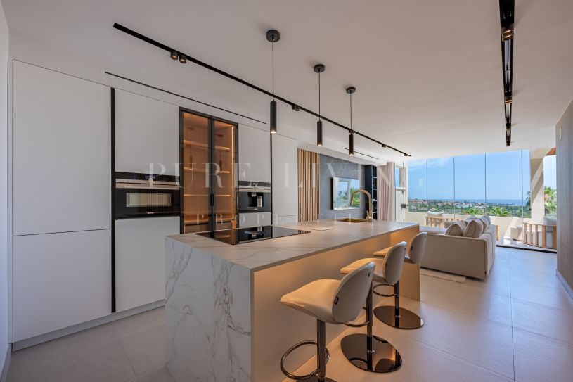 Elegant Apartment with Stunning Views in Palacetes los Belvederes