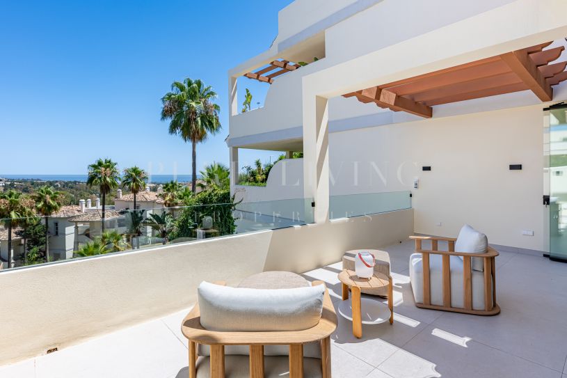 Elegant Apartment with Stunning Views in Palacetes los Belvederes