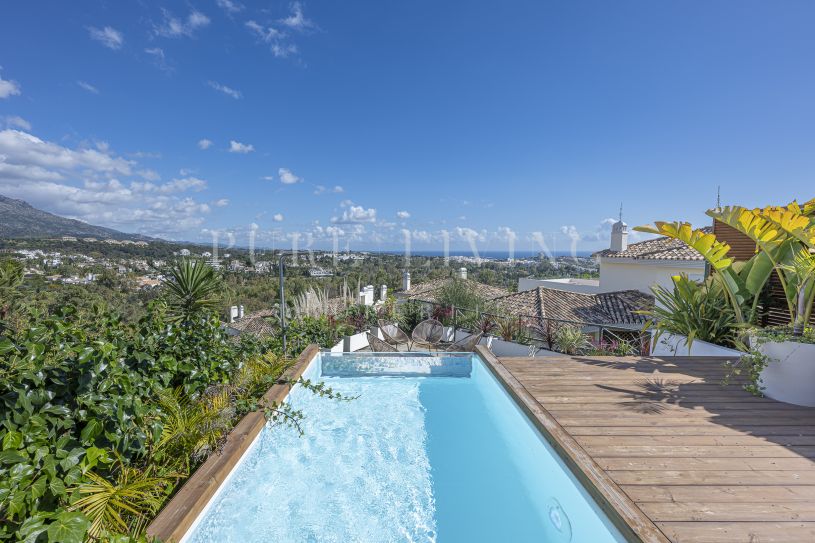 Spacious three-bedroom apartment for sale in Nueva Andalucía