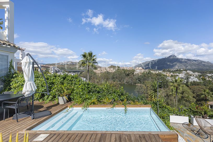 Spacious three-bedroom apartment for sale in Nueva Andalucía