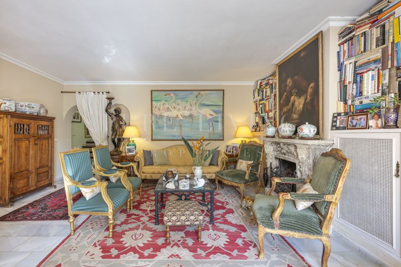 Villa méditerranéenne en bord de mer sur la Golden Mile de Marbella – 3 chambres avec vues imprenables sur la mer.