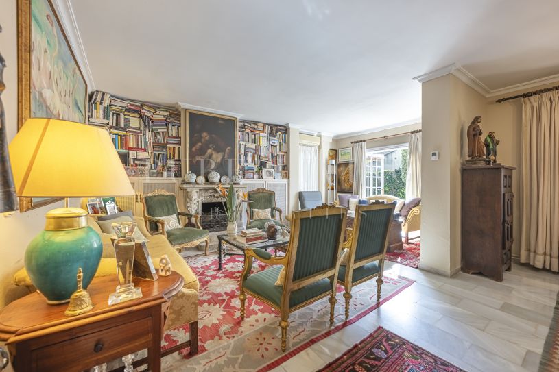 Villa méditerranéenne en bord de mer sur la Golden Mile de Marbella – 3 chambres avec vues imprenables sur la mer.