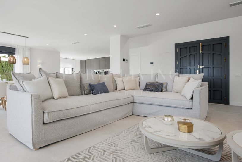 Luxe villa in Los Flamingos met uitzicht op zee, zwembad, fitnessruimte en 24-uurs beveiliging