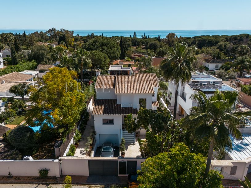 Luxury 4-bedroom villa in Nagüeles, above Marbella's Golden Mile.