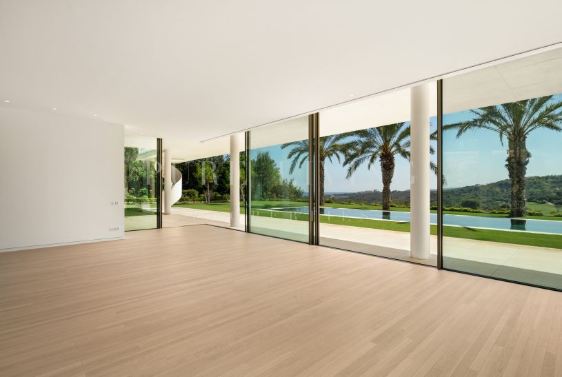 Villa moderne de cinq chambres au sein d'un resort de golf