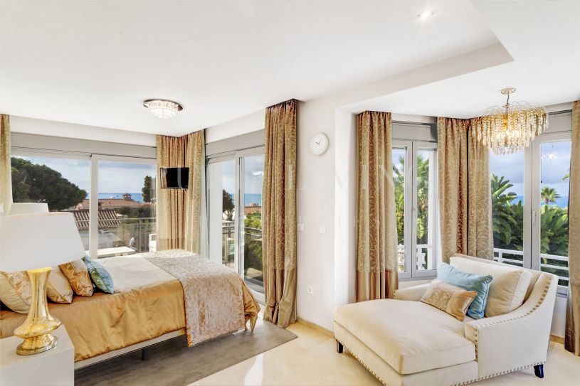 Luxurious Beachfront Villa in Marbella East