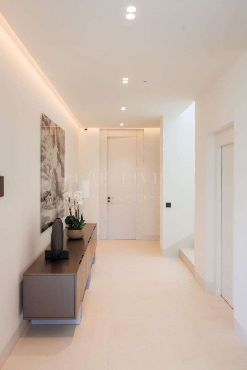 Villa moderne à vendre avec vue sur la montagne à Lomas del Rey