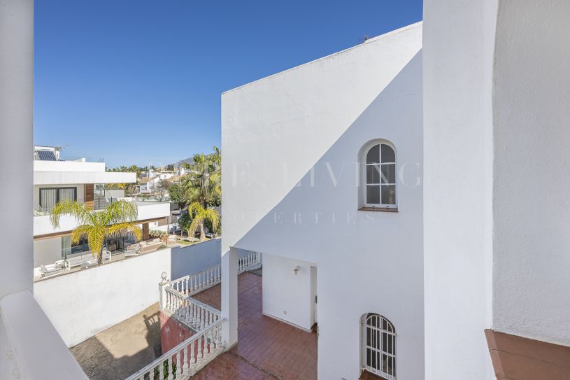 Excellent villa renovation project in a prime area of Nueva Andalucía