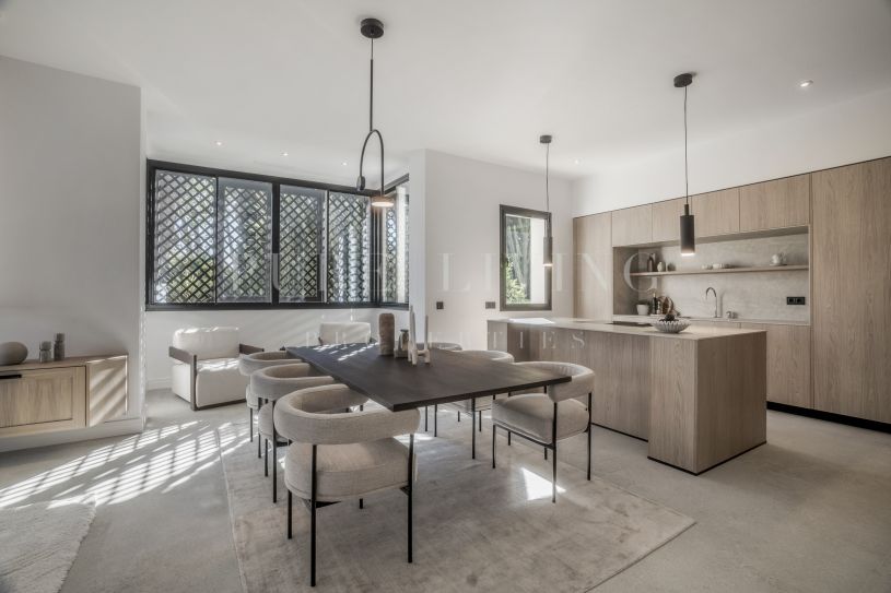 Nieuw gerenoveerd drie slaapkamer appartement te koop in Altos Reales