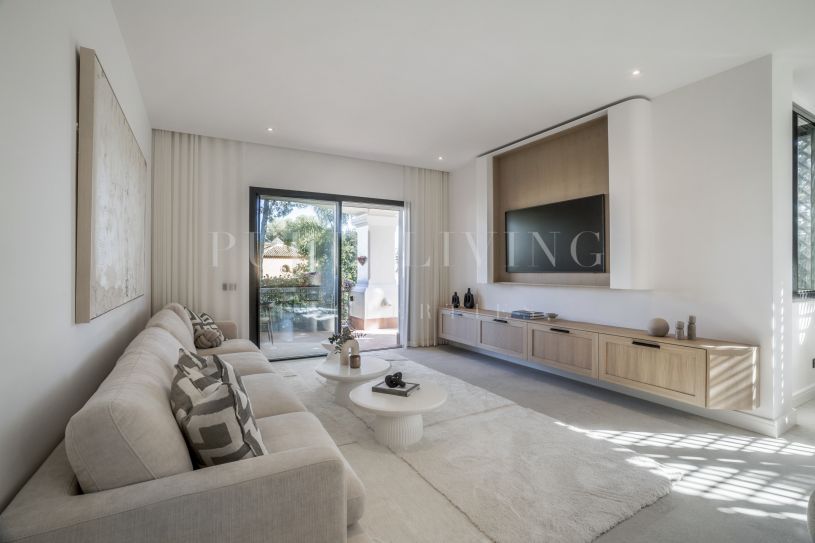 Nieuw gerenoveerd drie slaapkamer appartement te koop in Altos Reales