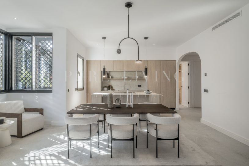 Nieuw gerenoveerd drie slaapkamer appartement te koop in Altos Reales