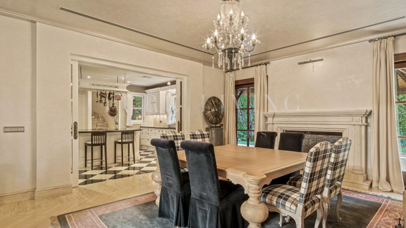 Exquisita villa de estilo andaluz en Sierra Blanca – Impresionantes vistas al Mediterráneo, Gibraltar y África.