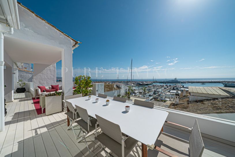 Luxurious beachside penthouse with stunning sea views in Puerto Banus