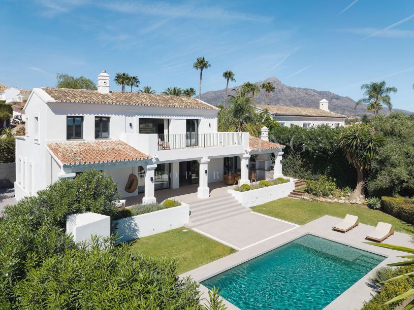Refined Luxury with Stunning Sea Views in Nueva Andalucía, Marbella